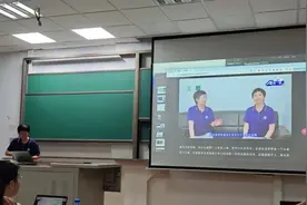 首堂课，教授亮出数字分身！复旦+AI=……图片