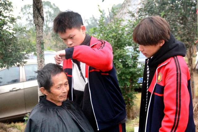 比利时媒体代表团考察张家界(更多)