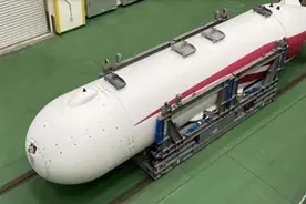 侃天下|深海“觅食者”！美日澳相继推出大型无人潜航器图片