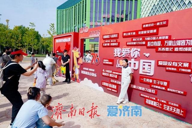 雨中庆华诞 服务铸匠心 济南野生动物世界奏响文旅高质量发展强音