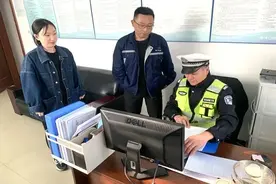 梅河新区交警深入危化品运输企业开展交通安全大检查，切实拧紧企业“安全阀”图片