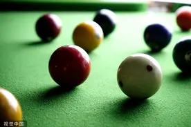 记者调查：学校对面台球室里未成年人玩得欢图片