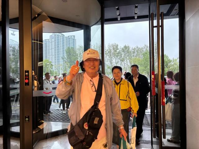 今天，“水蜜桃”组团畅游通城！