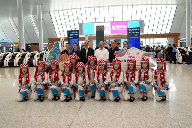 “花开四季 ‘香’约云南 坐着火车游红河”主题产品发布会在昆明举行