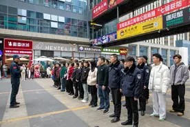 重庆云阳公安开展“七铺联防”反恐防暴应急演练图片