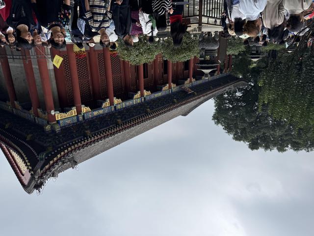 天气渐凉、热情依旧！游客打卡京城公园热度不减