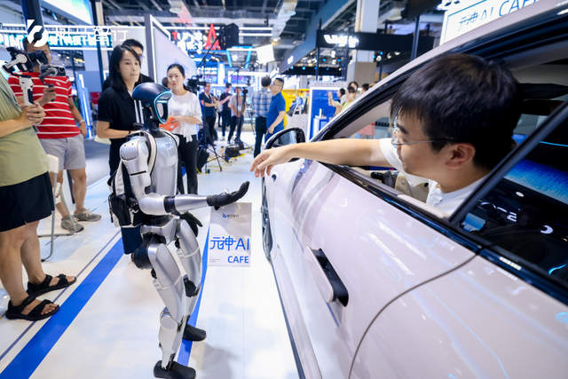AI落地为王：2025世界人工智能大会奏响产业应用最强音｜直击WAIC