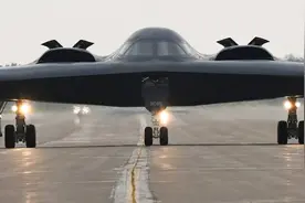 美媒：因维修工作复杂、成本高昂，美军决定放弃维修一架受损B-2战略轰炸机图片