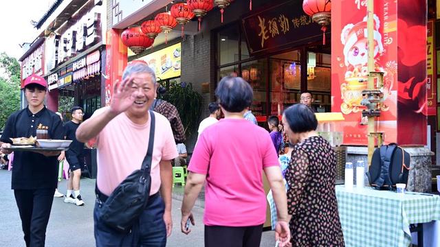 人人人！弥勒这个老牌景区人气火爆！