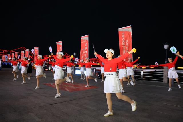 万人合唱！今夜，鸭绿江畔沸腾了！