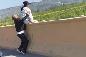 眉县渭河大桥上演“最美救援” 热心人飞奔救下轻生女孩图片