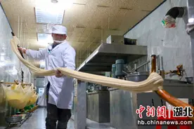 湖北咸丰：麻糖如蜜 “儿时味道”卖向全国图片