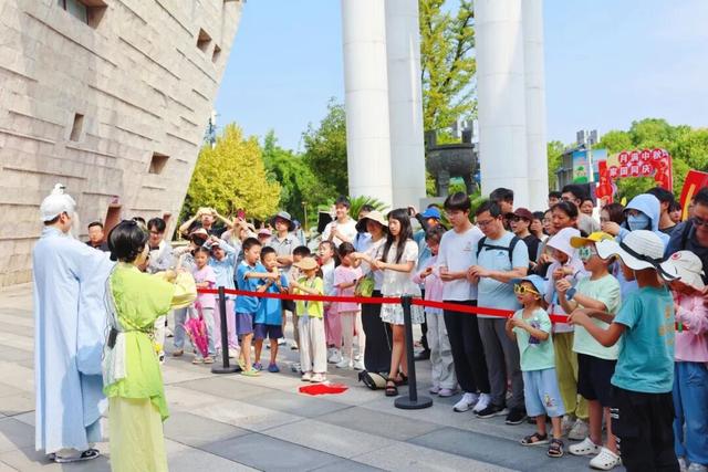 国庆假期过半，安全秩序不松懈！龙虎山文明旅游服务暖人心！