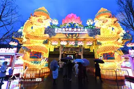 江苏南京：秦淮灯会璀璨亮灯图片