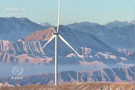 焦点访谈丨从广袤的光伏蓝到绵延的风车阵 我国能源转型开启加速模式→图片