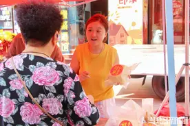 王哥庄大馒头、崂山茶、海水豆腐……数十种优质土特产亮相李村步行街图片