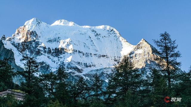 C视觉·C位追山⑨丨每一张都是手机屏保 隔屏仰望亚丁三大雪山
