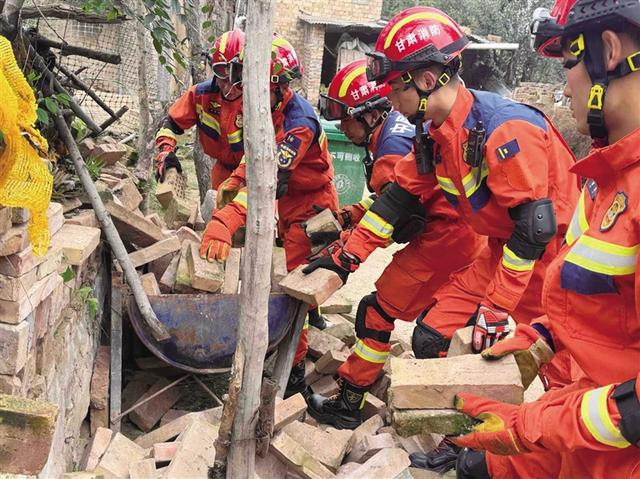 甘肃消防全力守护震区群众安全