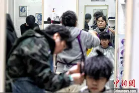 （我家这一年）发型师晓华：流量太汹涌，普通的我知足常乐图片