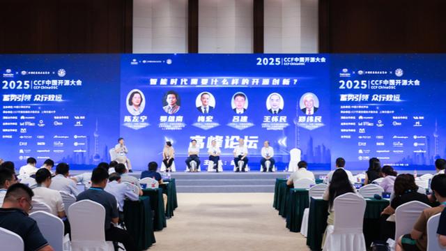 数据“锁在家里”，AI难为无米之炊！传统开源模式失灵，更高阶“开放”在哪