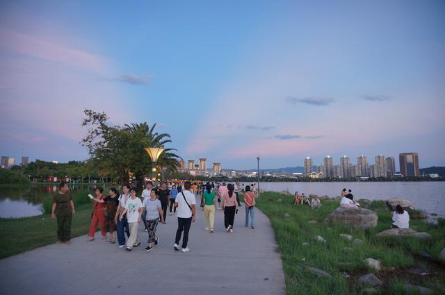 弥勒市暑期旅游持续火热