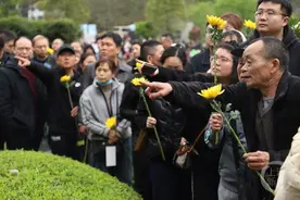 00后器官捐献者去世3年，父亲还在为她手机充值：会忍不住拨通熟悉的号码图片