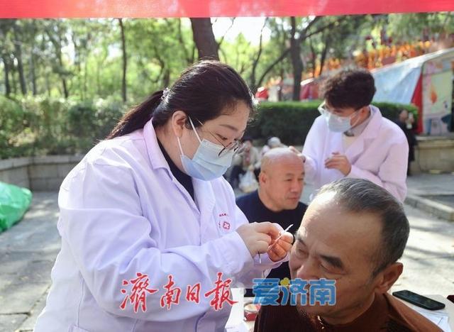 重阳登高正当时！千佛山人潮涌动，山会市集好热闹