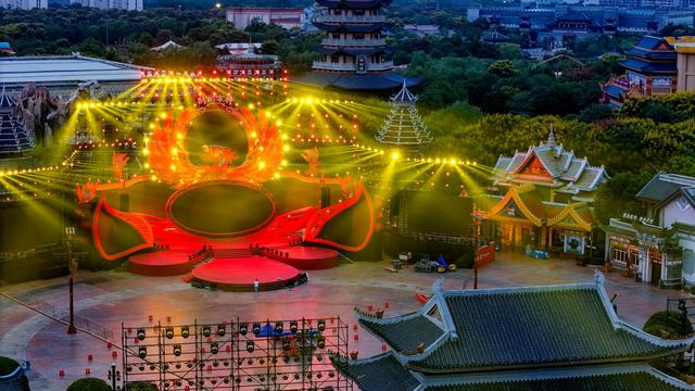 第二届楚文化节开幕式主舞台璀璨亮相