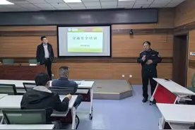 “与春风为伴 与安全同行”市南交警深入公交客运助力文明出游图片