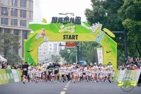 跟父母一起上赛道，少儿跑赛事迎开学图片