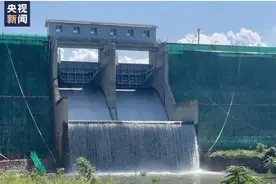 应对持续降雨 北京平谷5座水库开闸泄洪放水图片