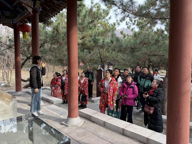 打卡新甫山！济报鲁中《乡约》携网络达人探寻文化之美