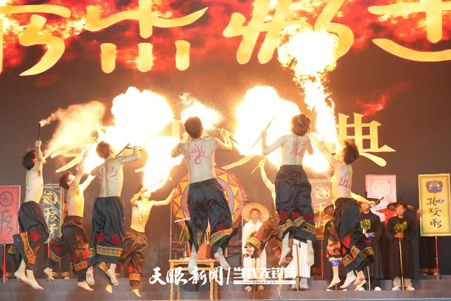 百里杜鹃：篝火狂欢点燃夏夜激情