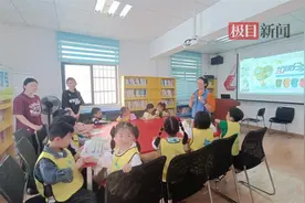 萌娃们化身环保“小卫士”，劳动实践伴成长图片