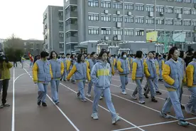 北京二中开启新学期图片
