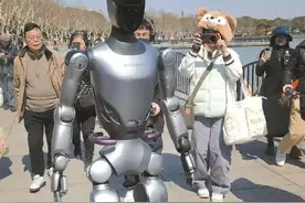 傅利叶GR-2开启CityWalk图片