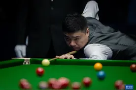 斯诺克——武汉公开赛：丁俊晖胜麦圭根图片