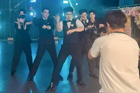 团播进入2.0时代：从“看脸”转向专业，打造直播新型就业蓄水池｜记者调查图片