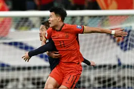 国足进球了，比分1-3！5年来首次攻破日本球门，结束连续4场被零封纪录图片