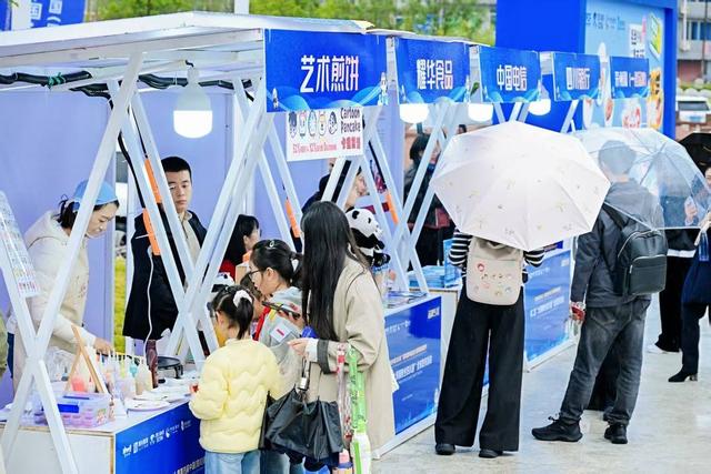 行游WEEKLY｜新疆伊犁携冬日体验抵蓉，第二届“大熊猫粉丝四川游”全球发布