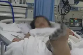危险！这样玩手机可能遭电击，很多人有这个习惯……图片