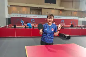 首场比赛4:0获胜！59岁华人乒乓球运动员征战多哈世乒赛，她说→图片