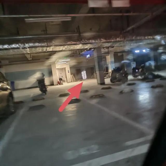 小区1楼4户业主联合私挖地下室