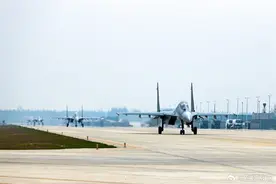 直击东部战区练兵备战现场 跨昼夜飞行训练图片