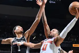 文班亚马40+20+7布伦森61分 马刺加时险胜尼克斯图片