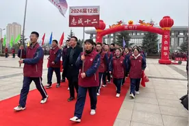 华亭一中举行2024届成人礼暨高考百日冲刺誓师大会图片