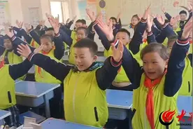 滕州市级索镇中心小学举行“班歌嘹亮 唱响校园”活动图片