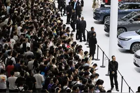 官方购车补贴叠加车企让利，粤港澳大湾区车展首日人气爆棚图片