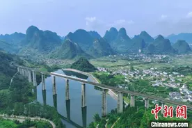 国铁南宁局加开或重联61列动车组列车服务暑期游图片