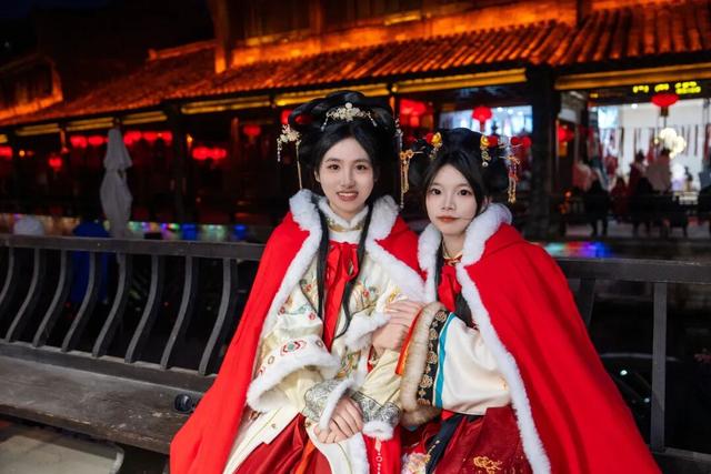 台儿庄古城的入冬六件套，暖暖的很贴心！